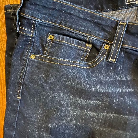 NWOT LEVI’S Signature Mid Rise Boot Cut blue Jean size 12M perfect condition - Picture 6 of 8